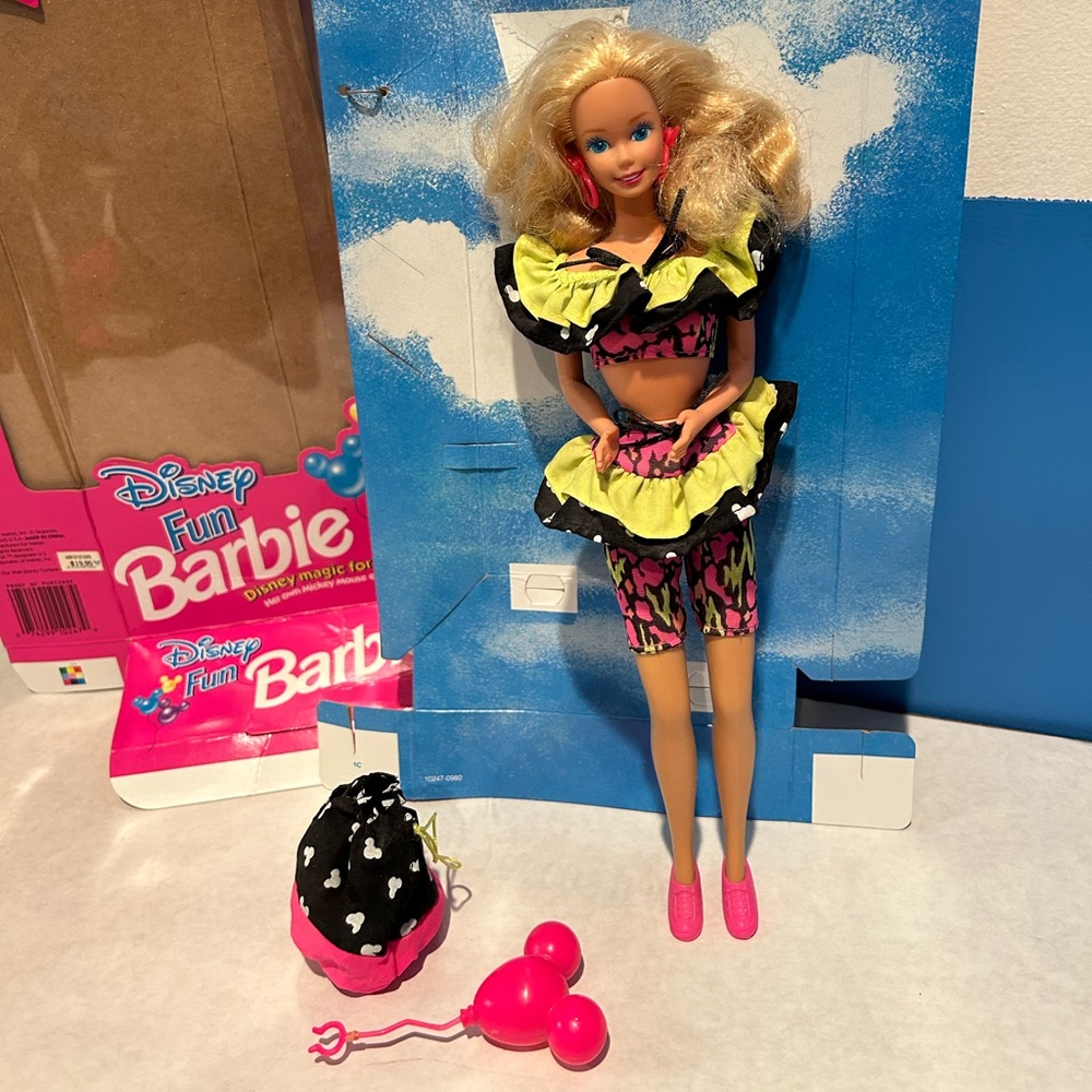 1992 Mattel Disney Fun Barbie First in Series Exclusive w/ Box